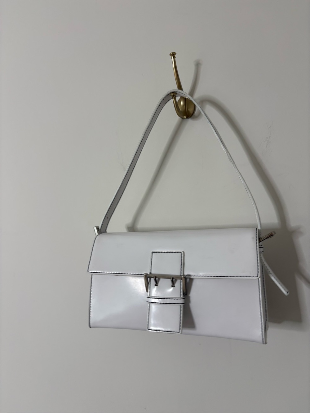 Vintage Y2K Nine West white faux leather baguette shoulder bag